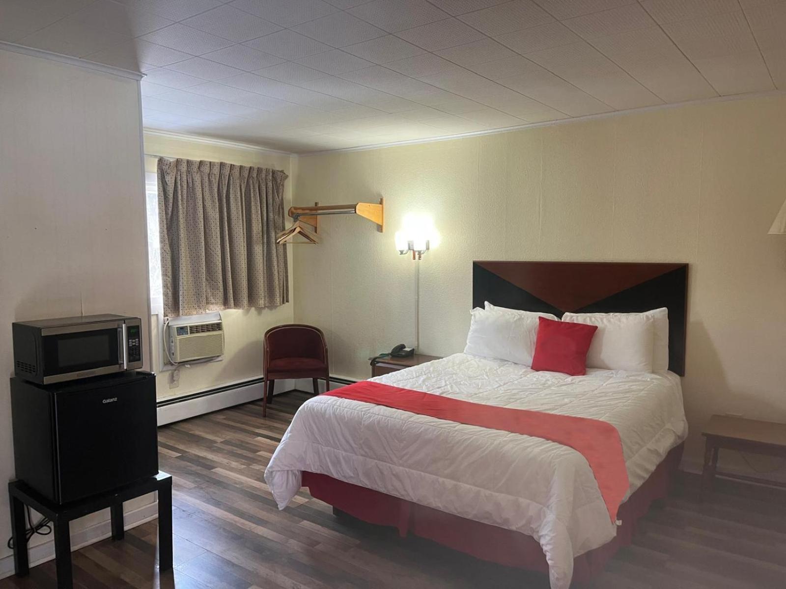 Buena Vista Inn Motel Delhi Bagian luar foto
