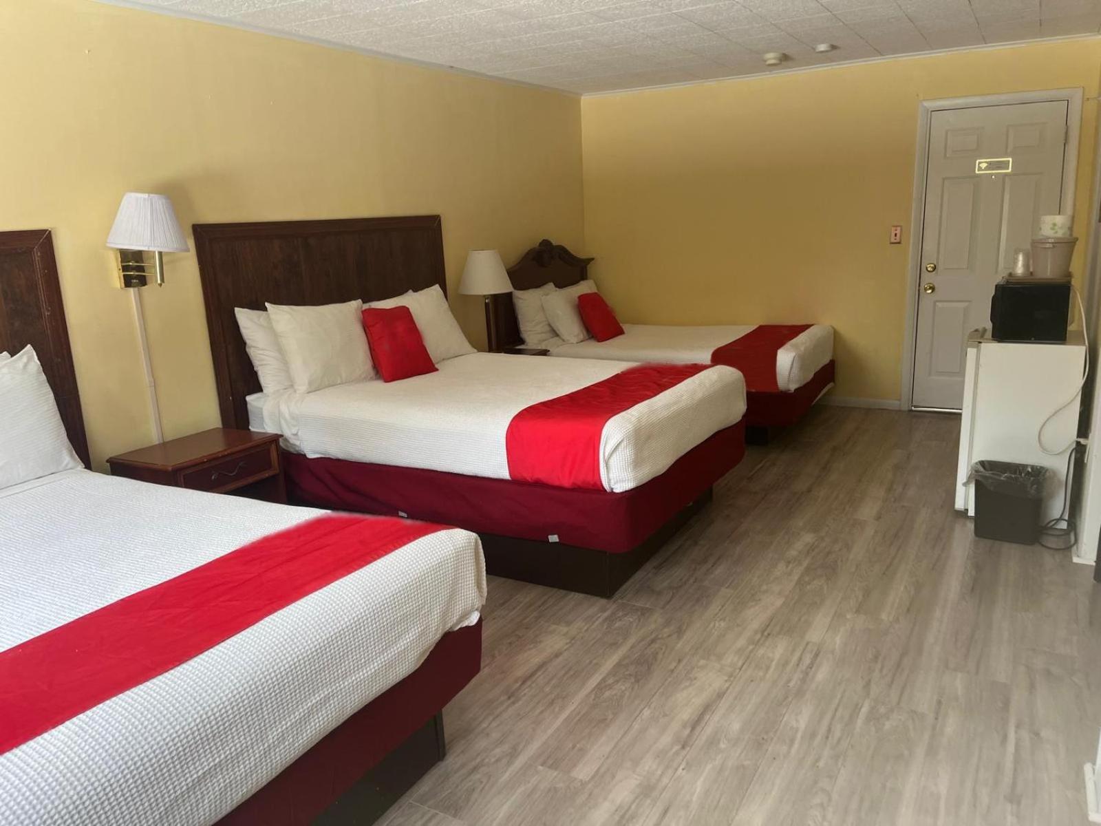 Buena Vista Inn Motel Delhi Bagian luar foto