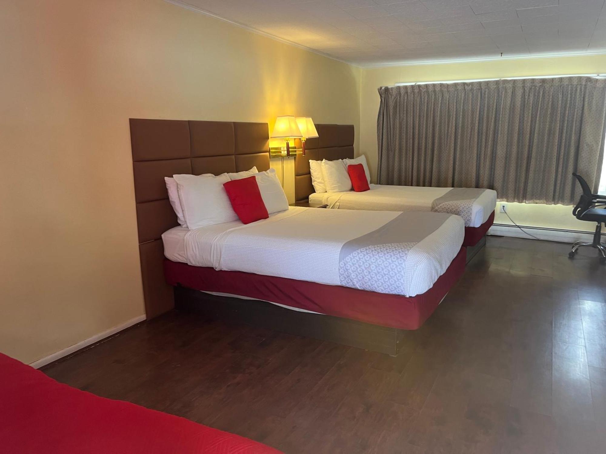 Buena Vista Inn Motel Delhi Bagian luar foto